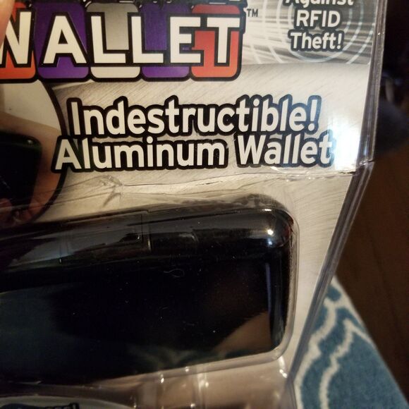 Aluma Wallet as seen on tv open package never used - Picture 3 of 6